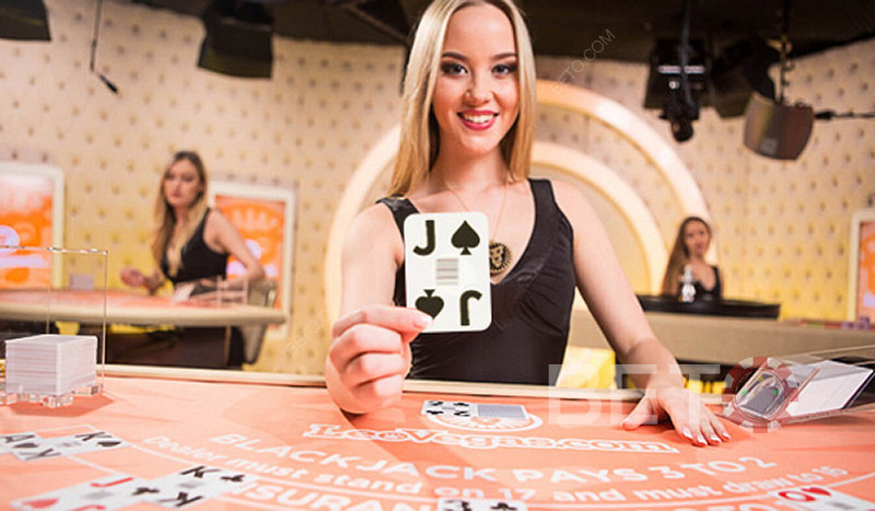 Nikmati Permainan Kasino Dealer Langsung Seperti yang Anda Lakukan di kasino darat sungguhan.