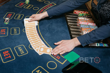 Beberapa kasino menawarkan varian tanpa komisi perjudian.